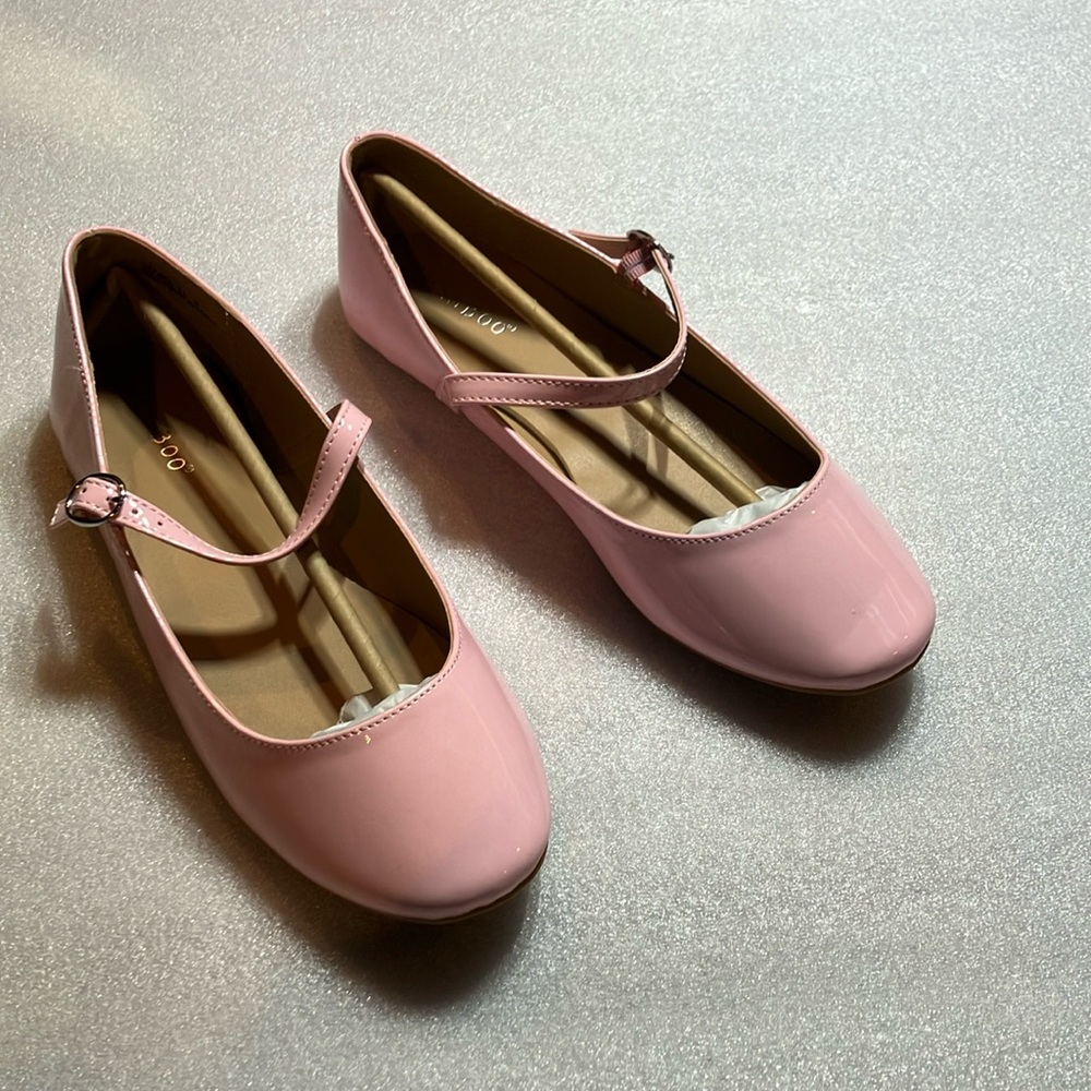 Bamboo Gitana-11. Pink patent ballerina flats. Great for a Barbie look. NIB